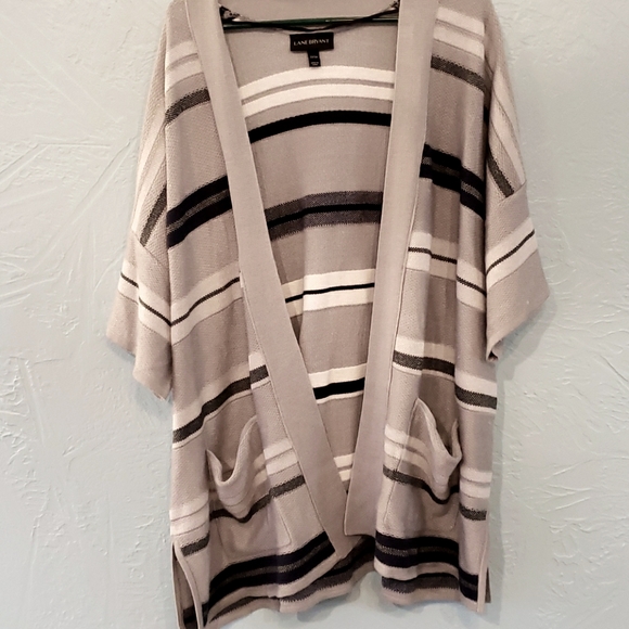 Lane Bryant Sweaters - Lane Bryant 22/24 short-sleeve cardigan w/ pockets